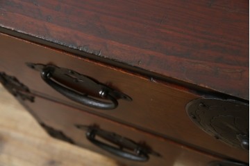 和製アンティーク　上手物!!　美品!!　前面欅(ケヤキ)材　美しい玉杢が楽しめる米沢箪笥ローチェスト　(R-075494)