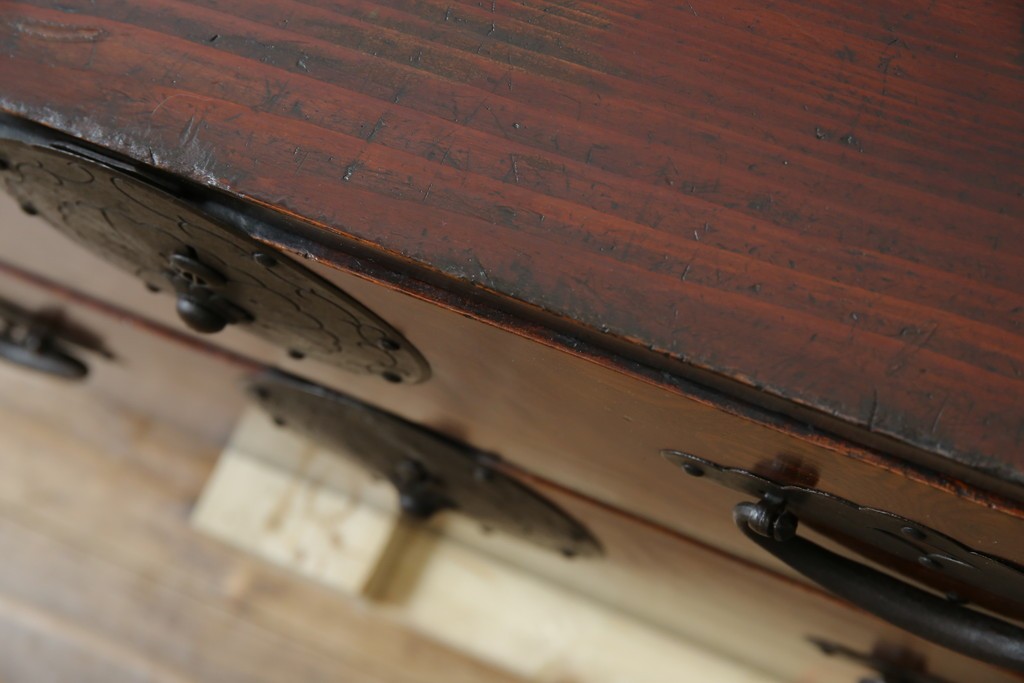 和製アンティーク　上手物!!　美品!!　前面欅(ケヤキ)材　美しい玉杢が楽しめる米沢箪笥ローチェスト　(R-075494)