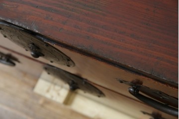 和製アンティーク　上手物!!　美品!!　前面欅(ケヤキ)材　美しい玉杢が楽しめる米沢箪笥ローチェスト　(R-075494)