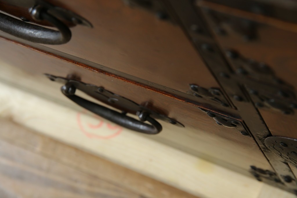 和製アンティーク　上手物!!　美品!!　前面欅(ケヤキ)材　美しい玉杢が楽しめる米沢箪笥ローチェスト　(R-075494)