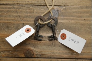 和製アンティーク　上手物!!　美品!!　前面欅(ケヤキ)材　美しい玉杢が楽しめる米沢箪笥ローチェスト　(R-075494)