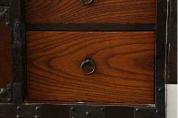 和製アンティーク　上手物!!　美品!!　前面欅(ケヤキ)材　玉杢　杢目の美しい米沢箪笥ローボード(和たんす、時代箪笥、収納タンス、テレビ台、テレビボード、ローチェスト、引き出し)(R-075494)