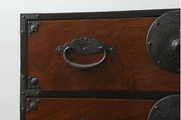 和製アンティーク　上手物!!　美品!!　前面欅(ケヤキ)材　玉杢　杢目の美しい米沢箪笥ローボード(和たんす、時代箪笥、収納タンス、テレビ台、テレビボード、ローチェスト、引き出し)(R-075494)