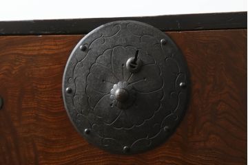 和製アンティーク　上手物!!　美品!!　前面欅(ケヤキ)材　玉杢　杢目の美しい米沢箪笥ローボード(和たんす、時代箪笥、収納タンス、テレビ台、テレビボード、ローチェスト、引き出し)(R-075494)
