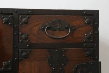 和製アンティーク　上手物!!　美品!!　前面欅(ケヤキ)材　玉杢　杢目の美しい米沢箪笥ローボード(和たんす、時代箪笥、収納タンス、テレビ台、テレビボード、ローチェスト、引き出し)(R-075494)