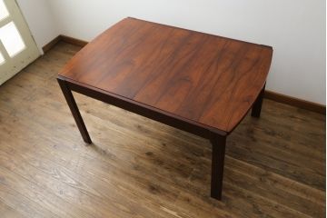 和製ビンテージ　天童木工(Tendo)　希少な廃版品　BRASILEIRA(ブラジレイラ)シリーズ　ローズウッド　シンプルなデザインで取り入れやすい天板伸長式ダイニングテーブル(エクステンションテーブル、食卓、　4人掛け、6人掛け、ヴィンテージ)(R-075499)