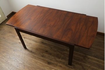 和製ビンテージ　天童木工(Tendo)　希少な廃版品　BRASILEIRA(ブラジレイラ)シリーズ　ローズウッド　シンプルなデザインで取り入れやすい天板伸長式ダイニングテーブル(エクステンションテーブル、食卓、　4人掛け、6人掛け、ヴィンテージ)(R-075499)