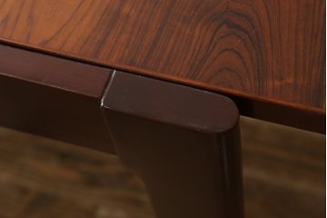 和製ビンテージ　天童木工(Tendo)　希少な廃版品　BRASILEIRA(ブラジレイラ)シリーズ　ローズウッド　シンプルなデザインで取り入れやすい天板伸長式ダイニングテーブル(エクステンションテーブル、食卓、　4人掛け、6人掛け、ヴィンテージ)(R-075499)