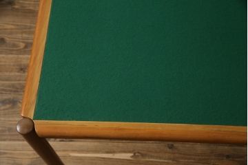 デンマークビンテージ　Kibaek Mobelfabrik(キバエク モーベルファブリック)　チーク材　両面使いできる天板がユニークなダイニングテーブル(2人掛け、4人掛け、コーヒーテーブル、カフェテーブル、ゲームテーブル、ヴィンテージ、北欧)(R-075500)
