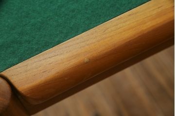 デンマークビンテージ　Kibaek Mobelfabrik(キバエク モーベルファブリック)　チーク材　両面使いできる天板がユニークなダイニングテーブル(2人掛け、4人掛け、コーヒーテーブル、カフェテーブル、ゲームテーブル、ヴィンテージ、北欧)(R-075500)