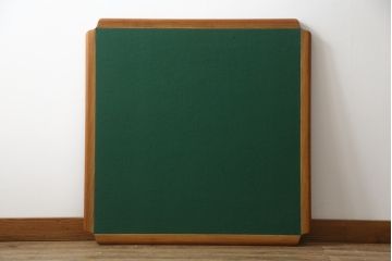 デンマークビンテージ　Kibaek Mobelfabrik(キバエク モーベルファブリック)　チーク材　両面使いできる天板がユニークなダイニングテーブル(2人掛け、4人掛け、コーヒーテーブル、カフェテーブル、ゲームテーブル、ヴィンテージ、北欧)(R-075500)