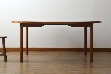 イギリスビンテージ　チーク材　木の温もりを感じるシンプルなエクステンションテーブル(ダイニングテーブル、拡張式テーブル、食卓、2人掛け、4人掛け、6人掛け、ラウンドテーブル、ヴィンテージ、英国)(R-075501)