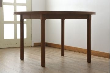 イギリスビンテージ　チーク材　木の温もりを感じるシンプルなエクステンションテーブル(ダイニングテーブル、拡張式テーブル、食卓、2人掛け、4人掛け、6人掛け、ラウンドテーブル、ヴィンテージ、英国)(R-075501)
