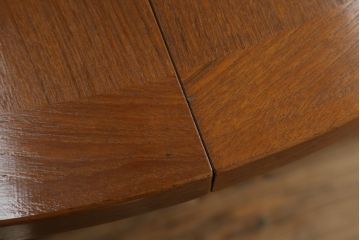 イギリスビンテージ　チーク材　木の温もりを感じるシンプルなエクステンションテーブル(ダイニングテーブル、拡張式テーブル、食卓、2人掛け、4人掛け、6人掛け、ラウンドテーブル、ヴィンテージ、英国)(R-075501)