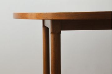 イギリスビンテージ　チーク材　木の温もりを感じるシンプルなエクステンションテーブル(ダイニングテーブル、拡張式テーブル、食卓、2人掛け、4人掛け、6人掛け、ラウンドテーブル、ヴィンテージ、英国)(R-075501)