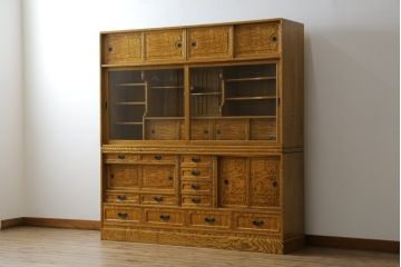 中古　美品!!　タモ材　玉杢　美しい杢目が目を惹く重厚な佇まいが魅力の茶箪笥(茶棚、戸棚、収納棚、飾り棚、キャビネット、食器棚)(定価約60万円)(R-075514)