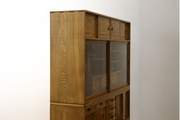 中古　美品!!　タモ材　玉杢　美しい杢目が目を惹く重厚な佇まいが魅力の茶箪笥(茶棚、戸棚、収納棚、飾り棚、キャビネット、食器棚)(定価約60万円)(R-075514)