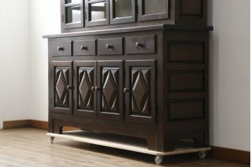 中古　美品　松本民芸家具　クラシカルな雰囲気のダイヤカット型飾り棚(キャビネット、戸棚、食器棚、カップボード、収納棚)(定価推定約135万円)(R-075516)