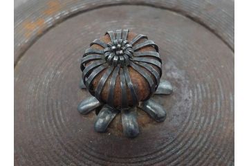 味わい深い雰囲気を醸し出す時代銚子・燗瓶(銀口、彫金銀取っ手、酒器、鉄製、鉄瓶、銀細工摘み)(R-075525)