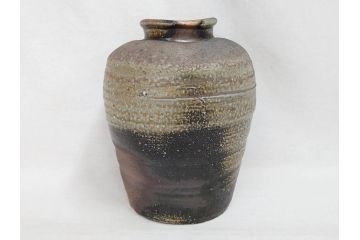 原田拾六　備前　素朴な風合いが味わい深い壷(壺、花器、花瓶、花入、共箱付き)(R-075528)