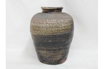 原田拾六　備前　素朴な風合いが味わい深い壷(壺、花器、花瓶、花入、共箱付き)(R-075528)