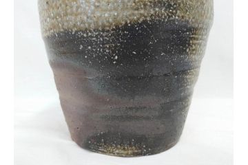 原田拾六　備前　素朴な風合いが味わい深い壷(壺、花器、花瓶、花入、共箱付き)(R-075528)