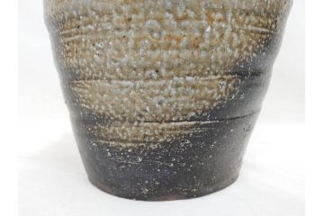 原田拾六　備前　素朴な風合いが味わい深い壷(壺、花器、花瓶、花入、共箱付き)(R-075528)