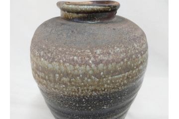 原田拾六　備前　素朴な風合いが味わい深い壷(壺、花器、花瓶、花入、共箱付き)(R-075528)