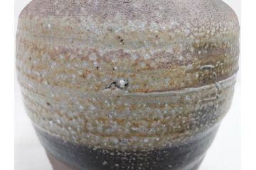 原田拾六　備前　素朴な風合いが味わい深い壷(壺、花器、花瓶、花入、共箱付き)(R-075528)