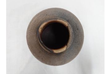 原田拾六　備前　素朴な風合いが味わい深い壷(壺、花器、花瓶、花入、共箱付き)(R-075528)
