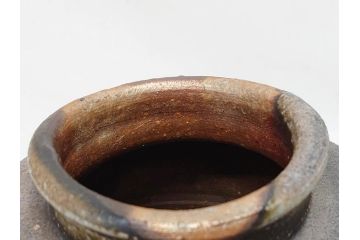 原田拾六　備前　素朴な風合いが味わい深い壷(壺、花器、花瓶、花入、共箱付き)(R-075528)