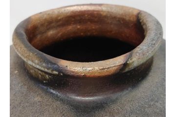 原田拾六　備前　素朴な風合いが味わい深い壷(壺、花器、花瓶、花入、共箱付き)(R-075528)