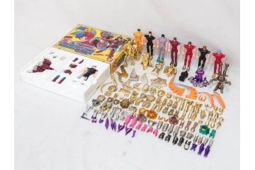 当時物　BANDAI　バンダイ　聖闘士星矢　セイントセイヤ　SAINT SEIYA　聖衣(クロス)　ペガサスクロス　サジタリアスクロス　ライブラクロス　ランドセイントクロス　ドラゴンクロス　アルファローブ　シードラゴンスケイル　スカイセイントクロス　フィギュア　おもちゃなどまとめてセット(日本漫画、玩具、オモチャ、人形)(R-075529)