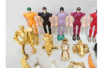 当時物　BANDAI　バンダイ　聖闘士星矢　セイントセイヤ　SAINT SEIYA　聖衣(クロス)　ペガサスクロス　サジタリアスクロス　ライブラクロス　ランドセイントクロス　ドラゴンクロス　アルファローブ　シードラゴンスケイル　スカイセイントクロス　フィギュア　おもちゃなどまとめてセット(日本漫画、玩具、オモチャ、人形)(R-075529)