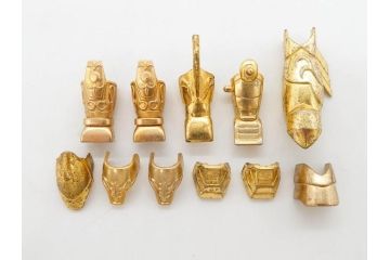 当時物　BANDAI　バンダイ　聖闘士星矢　セイントセイヤ　SAINT SEIYA　聖衣(クロス)　ペガサスクロス　サジタリアスクロス　ライブラクロス　ランドセイントクロス　ドラゴンクロス　アルファローブ　シードラゴンスケイル　スカイセイントクロス　フィギュア　おもちゃなどまとめてセット(日本漫画、玩具、オモチャ、人形)(R-075529)