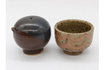 Gerd Knapper　ゲルト クナッパー　細やかな意匠が施された品のある佇まいが美しい水滴&ぐい呑み(書道具、酒器、和食器、共箱付き)(R-075534)