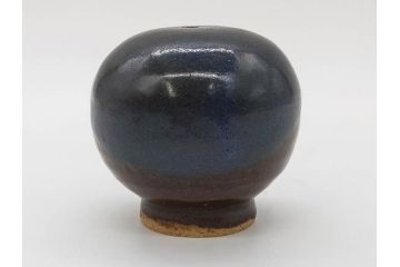 Gerd Knapper　ゲルト クナッパー　細やかな意匠が施された品のある佇まいが美しい水滴&ぐい呑み(書道具、酒器、和食器、共箱付き)(R-075534)