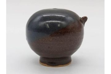 Gerd Knapper　ゲルト クナッパー　細やかな意匠が施された品のある佇まいが美しい水滴&ぐい呑み(書道具、酒器、和食器、共箱付き)(R-075534)