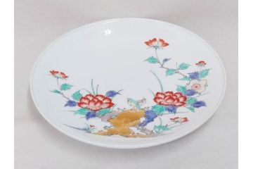 重要無形文化財　人間国宝　十四代　酒井田柿右衛門　錦　牡丹鳥文　約30cm　9.9寸　一つ一つ丁寧に描かれた色絵が美しい額皿(大皿、和皿、飾り皿、和食器、共箱付き、九寸九分)(R-075542)