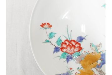 重要無形文化財　人間国宝　十四代　酒井田柿右衛門　錦　牡丹鳥文　約30cm　9.9寸　一つ一つ丁寧に描かれた色絵が美しい額皿(大皿、和皿、飾り皿、和食器、共箱付き、九寸九分)(R-075542)