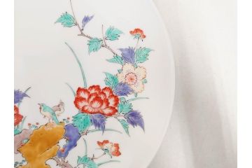 重要無形文化財　人間国宝　十四代　酒井田柿右衛門　錦　牡丹鳥文　約30cm　9.9寸　一つ一つ丁寧に描かれた色絵が美しい額皿(大皿、和皿、飾り皿、和食器、共箱付き、九寸九分)(R-075542)
