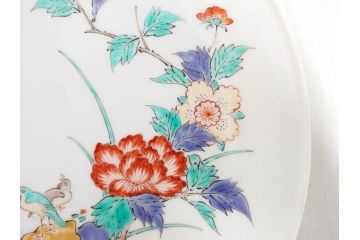 重要無形文化財　人間国宝　十四代　酒井田柿右衛門　錦　牡丹鳥文　約30cm　9.9寸　一つ一つ丁寧に描かれた色絵が美しい額皿(大皿、和皿、飾り皿、和食器、共箱付き、九寸九分)(R-075542)