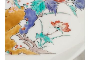 重要無形文化財　人間国宝　十四代　酒井田柿右衛門　錦　牡丹鳥文　約30cm　9.9寸　一つ一つ丁寧に描かれた色絵が美しい額皿(大皿、和皿、飾り皿、和食器、共箱付き、九寸九分)(R-075542)