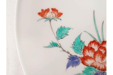 重要無形文化財　人間国宝　十四代　酒井田柿右衛門　錦　牡丹鳥文　約30cm　9.9寸　一つ一つ丁寧に描かれた色絵が美しい額皿(大皿、和皿、飾り皿、和食器、共箱付き、九寸九分)(R-075542)