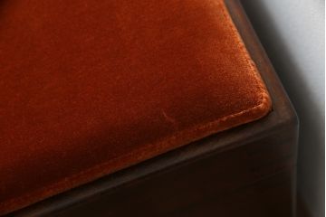和製ビンテージ　松本民芸家具　シンプルなデザインと落ち着きのある色合いが魅力的な収納付きスツール(椅子、イス、チェア)(R-075548)
