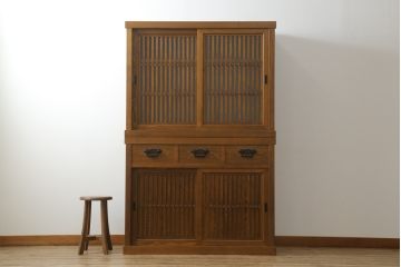 中古　美品　ニレ材　上質な和の空間を演出する二段重ね水屋箪笥(食器棚、茶箪笥、キャビネット、収納棚、戸棚)(R-075552)