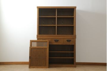 中古　美品　ニレ材　上質な和の空間を演出する二段重ね水屋箪笥(食器棚、茶箪笥、キャビネット、収納棚、戸棚)(R-075552)