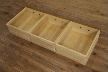 中古　美品　ニレ材　上質な和の空間を演出する二段重ね水屋箪笥(食器棚、茶箪笥、キャビネット、収納棚、戸棚)(R-075552)