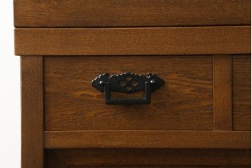 中古　美品　ニレ材　上質な和の空間を演出する二段重ね水屋箪笥(食器棚、茶箪笥、キャビネット、収納棚、戸棚)(R-075552)