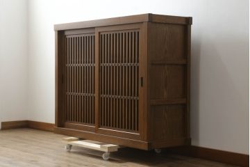 中古　美品　ニレ材　上質な和の空間を演出する水屋箪笥サイドボード(サイドキャビネット、収納棚、戸棚)(R-075553)